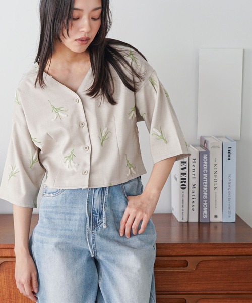 mili an deni(ミリアンデニ)の「スズラン刺繍6分袖ジャケット(ノーカラージャケット・レディース・ブラック/ベージュ・M)」の9枚目の写真