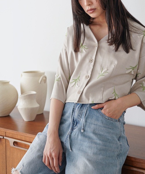 mili an deni(ミリアンデニ)の「スズラン刺繍6分袖ジャケット(ノーカラージャケット・レディース・ブラック/ベージュ・M)」の11枚目の写真