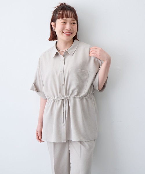 anyfee(エニフィー)の「【anyfee/大きいサイズ】リネン調ウエストドロストシャツブラウス《接触冷感 ・UVカット・イージーケア 》(2026SS)(シャツ/ブラウス・レディース・ベージュ/チャコール/ブルー/ブラック系その他/ブラウン・4L/3L/LL/5L)」の6枚目の写真
