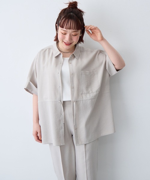 anyfee(エニフィー)の「【anyfee/大きいサイズ】リネン調ウエストドロストシャツブラウス《接触冷感 ・UVカット・イージーケア 》(2026SS)(シャツ/ブラウス・レディース・ベージュ/チャコール/ブルー/ブラック系その他/ブラウン・4L/3L/LL/5L)」の12枚目の写真