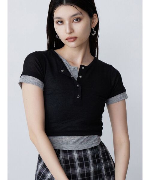 MURUA(ムルーア)の「ヘンリーネックレイヤードトップス(Tシャツ/カットソー・レディース・グレー/ブラック/ブラウン・FREE)」の1枚目の写真