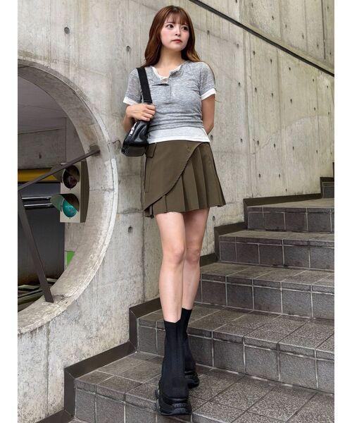 MURUA(ムルーア)の「ヘンリーネックレイヤードトップス(Tシャツ/カットソー・レディース・グレー/ブラック/ブラウン・FREE)」の15枚目の写真