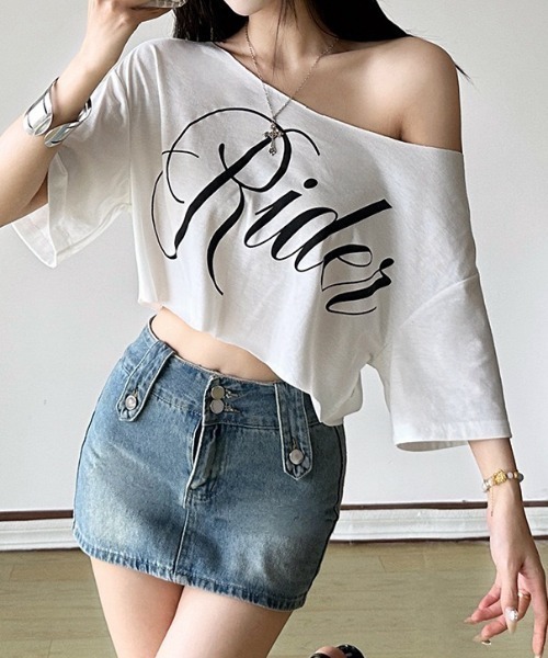NANEA(ナネア)の「オフショル風 ロゴショート丈Tシャツ(Tシャツ/カットソー・レディース・ホワイト・MEDIUM)」の2枚目の写真