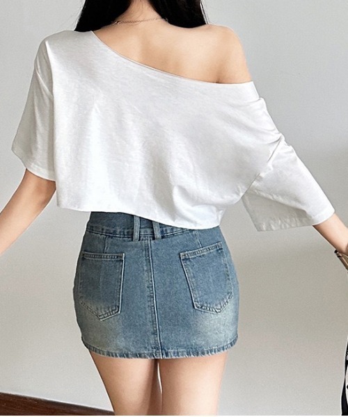 NANEA(ナネア)の「オフショル風 ロゴショート丈Tシャツ(Tシャツ/カットソー・レディース・ホワイト・MEDIUM)」の5枚目の写真