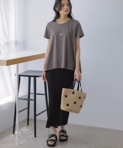 組曲(クミキョク)の「スウェットファンクションジャージー フレアカットソー(Tシャツ/カットソー・レディース・グリーン系/ホワイト系/ネイビー系/ブラウン系・2/3)」の13枚目の写真