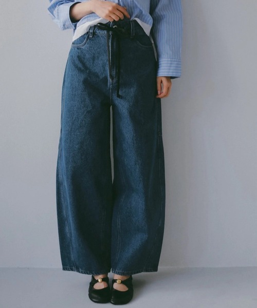 N WITH.(エヌウィズ)の「カーブシルエットデニムパンツ/ドローストリングデザイン × ボリュームシルエット(デニムパンツ・レディース・ブルー/ブラック・M/S/XS)」の3枚目の写真