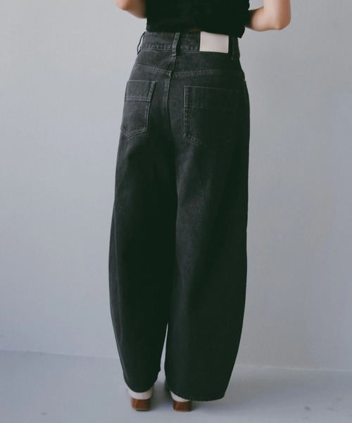 N WITH.(エヌウィズ)の「カーブシルエットデニムパンツ/ドローストリングデザイン × ボリュームシルエット(デニムパンツ・レディース・ブルー/ブラック・M/S/XS)」の19枚目の写真