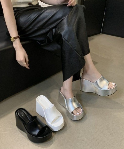 yuue' ( wear )(ユーイ)の「厚底ウェッジソールサンダル(サンダル・レディース・シルバー/ブラック・23.5cm/24.5cm)」の8枚目の写真