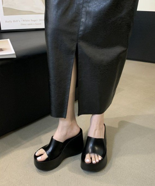 yuue' ( wear )(ユーイ)の「厚底ウェッジソールサンダル(サンダル・レディース・シルバー/ブラック・23.5cm/24.5cm)」の5枚目の写真