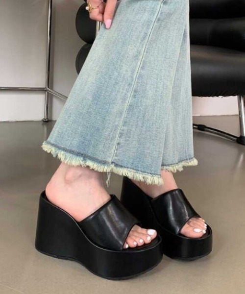 yuue' ( wear )(ユーイ)の「厚底ウェッジソールサンダル(サンダル・レディース・シルバー/ブラック・23.5cm/24.5cm)」の11枚目の写真