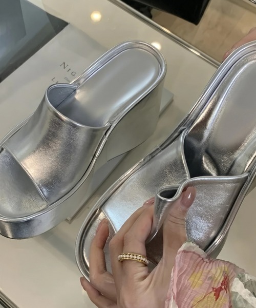 yuue' ( wear )(ユーイ)の「厚底ウェッジソールサンダル(サンダル・レディース・シルバー/ブラック・23.5cm/24.5cm)」の21枚目の写真