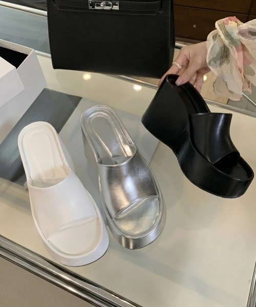 yuue' ( wear )(ユーイ)の「厚底ウェッジソールサンダル(サンダル・レディース・シルバー/ブラック・23.5cm/24.5cm)」の22枚目の写真