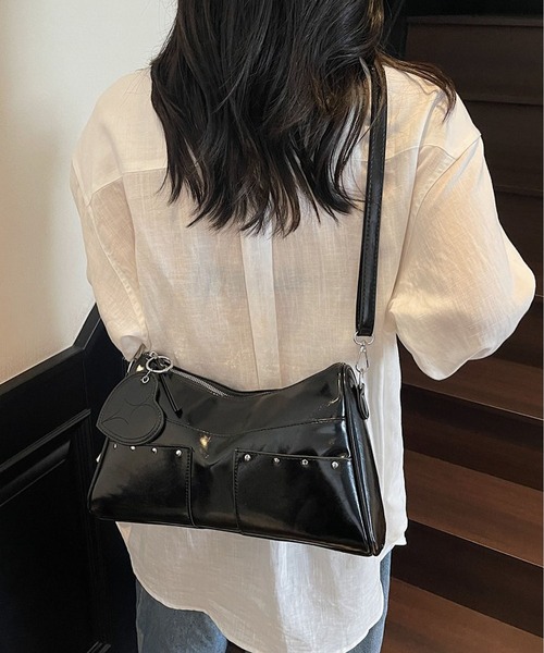 LA VORAGINE（ラ ヴォラジネ）の「アウトポケット　スクエアショルダーバッグ（ショルダーバッグ・レディース・ホワイト/ブラック・FREE）」の4枚目の写真