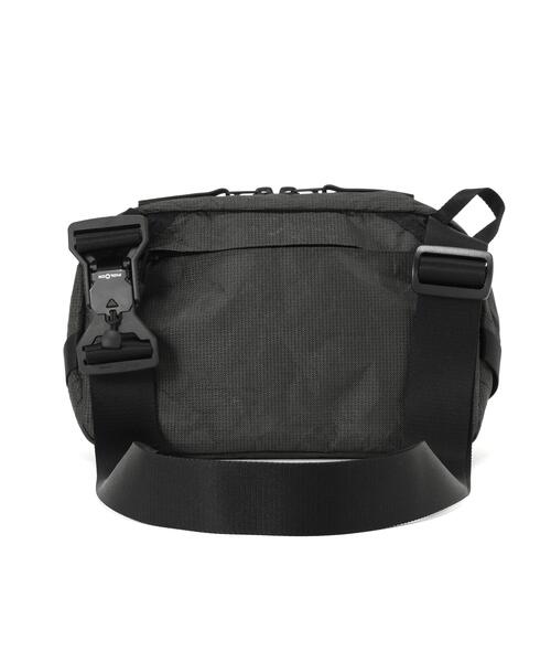 Aer(エアー)の「Aer(エアー)Day Sling 4 Ultra AER-28072(ボディバッグ/ウエストポーチ・メンズ・ブラック・F)」の4枚目の写真