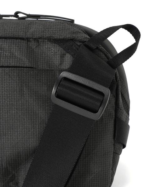 Aer(エアー)の「Aer(エアー)Day Sling 4 Ultra AER-28072(ボディバッグ/ウエストポーチ・メンズ・ブラック・F)」の8枚目の写真