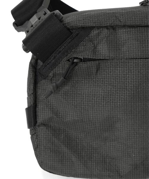 Aer(エアー)の「Aer(エアー)Day Sling 4 Ultra AER-28072(ボディバッグ/ウエストポーチ・メンズ・ブラック・F)」の10枚目の写真