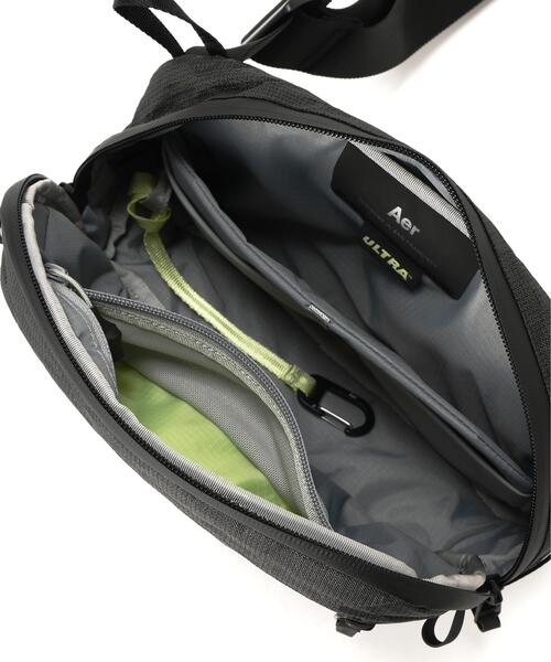 Aer(エアー)の「Aer(エアー)Day Sling 4 Ultra AER-28072(ボディバッグ/ウエストポーチ・メンズ・ブラック・F)」の13枚目の写真