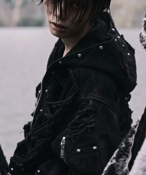 UNIZ(ユニズ)の「【UNIZ】Rogue Distressed Zip Jacket / 【ユニズ】ダメージデニムジップパーカー(パーカー・メンズ・ブラック・01/00)」の7枚目の写真