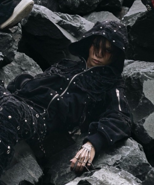 UNIZ(ユニズ)の「【UNIZ】Rogue Distressed Zip Jacket / 【ユニズ】ダメージデニムジップパーカー(パーカー・メンズ・ブラック・01/00)」の3枚目の写真