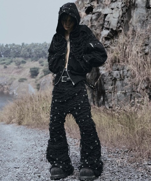 UNIZ(ユニズ)の「【UNIZ】Rogue Distressed Zip Jacket / 【ユニズ】ダメージデニムジップパーカー(パーカー・メンズ・ブラック・01/00)」の8枚目の写真