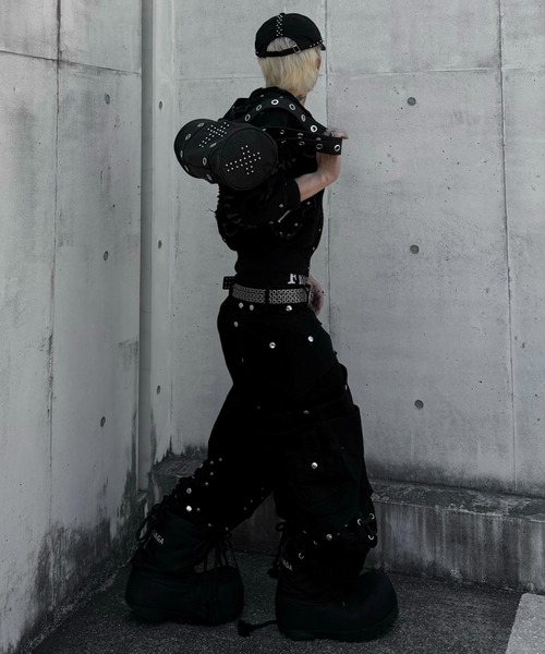 UNIZ(ユニズ)の「【UNIZ】Rogue Distressed Zip Jacket / 【ユニズ】ダメージデニムジップパーカー(パーカー・メンズ・ブラック・01/00)」の17枚目の写真