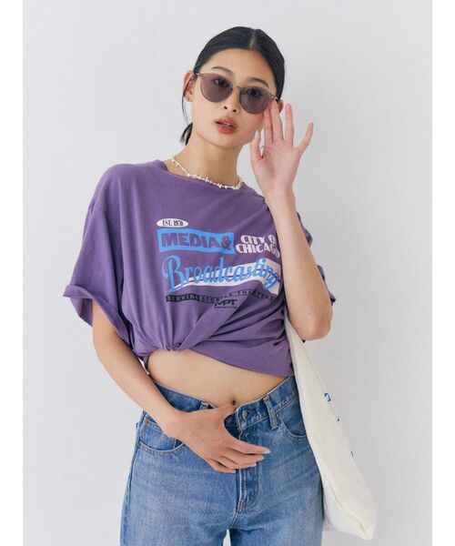 Ungrid(アングリッド)の「ロゴアソートハーフスリーブTee(Tシャツ/カットソー・レディース・パープル/オレンジ/チャコールグレー/オフホワイト・FREE)」の3枚目の写真