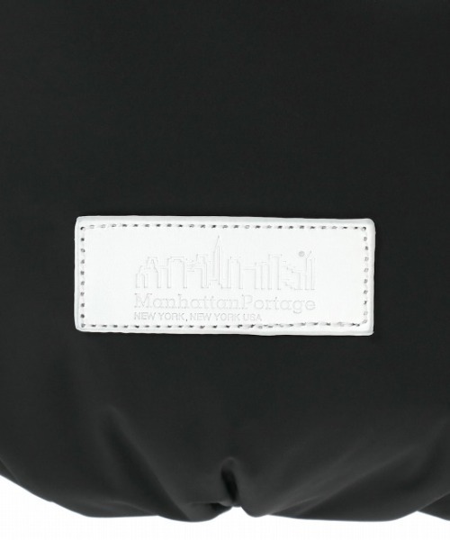 Manhattan Portage（マンハッタンポーテージ）の「Rose Hill Drawstring Bag Padded Polyester Poplin（ショルダーバッグ・レディース・ブラック・X-SMALL）」の6枚目の写真