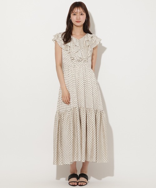 AND COUTURE(アンドクチュール)の「ラッフルドットワンピース(ワンピース・レディース・ベージュ系その他/ブラック系その他・FREE)」の2枚目の写真