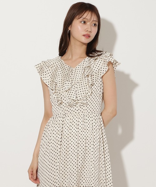 AND COUTURE(アンドクチュール)の「ラッフルドットワンピース(ワンピース・レディース・ベージュ系その他/ブラック系その他・FREE)」の11枚目の写真