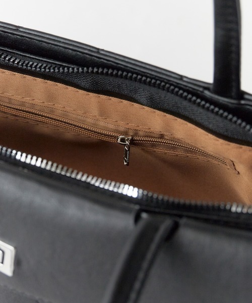 Chick（チック）の「Diamond Quilt Faux Leather Square Shoulder Bag / ダイヤキルト フェイクレザー スクエアショルダーバッグ 2026年春夏（ショルダーバッグ・レディース・ホワイト/ブラック・FREE）」の3枚目の写真
