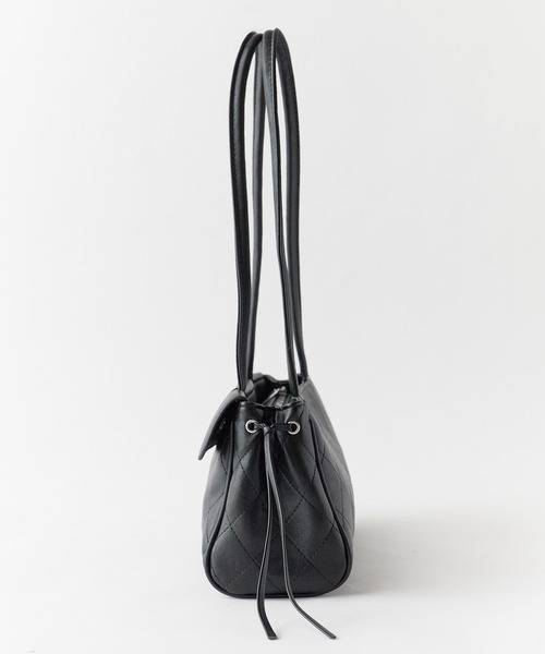 Chick（チック）の「Diamond Quilt Faux Leather Square Shoulder Bag / ダイヤキルト フェイクレザー スクエアショルダーバッグ 2026年春夏（ショルダーバッグ・レディース・ホワイト/ブラック・FREE）」の4枚目の写真