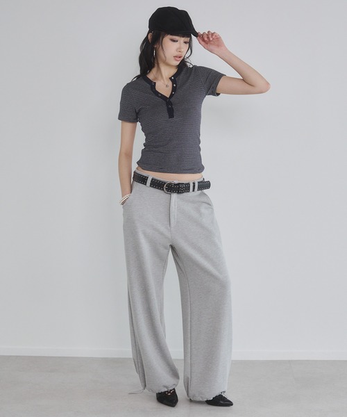 ENVYM(アンビー)の「ヘンリーVネックボーダートップス(Tシャツ/カットソー・レディース・ホワイト/ネイビー/ブラック/レッド・FREE)」の17枚目の写真