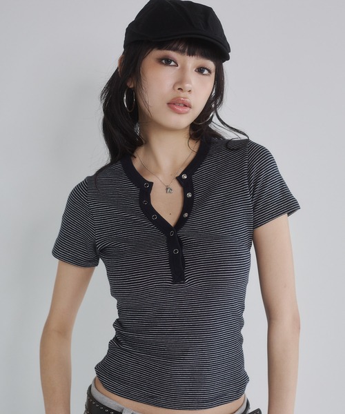 ENVYM(アンビー)の「ヘンリーVネックボーダートップス(Tシャツ/カットソー・レディース・ホワイト/ネイビー/ブラック/レッド・FREE)」の15枚目の写真