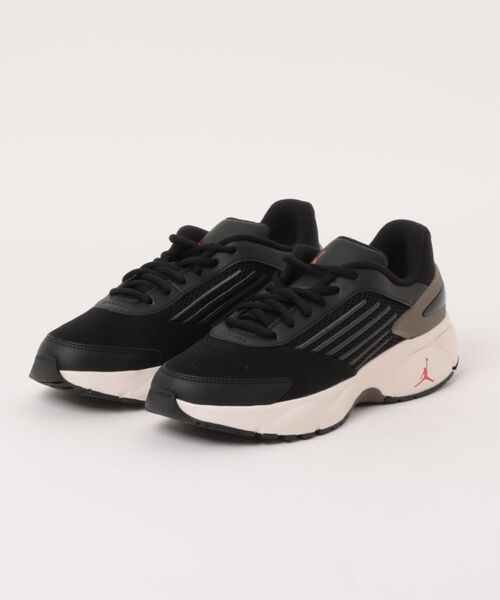 JORDAN BRAND(ジョーダンブランド)の「JORDAN BRAND JORDAN TRUNNER FLOW トランナー フロー MIO2091 006BLACK/UNVRED(スニーカー・メンズ・ブラック・27.5cm/28.0cm/28.5cm/29.0cm/25.0cm/25.5cm/26.0cm/26.5cm/27.0cm)」の1枚目の写真