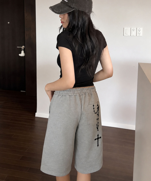 GRAVER（グレーバー）の「[ユニセックス]ドロップクロスバミューダパンツ_2カラー（スウェットパンツ・レディース・ブラック/ライトグレー・ONE SIZE）」の3枚目の写真