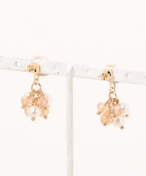 tone(トーン)の「【atelier*mio】ポリマークレイ × miniパールビジュー costume jewelry ピアス(ピアス(両耳用)・レディース・ブラック/ベージュ/グレー・FREE)」の4枚目の写真