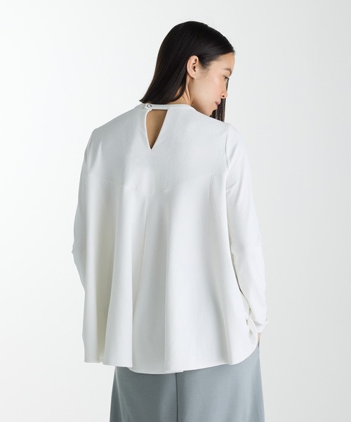 NEW BALANCE(ニューバランス)の「NB GREY フレアロングスリーブトップ(Tシャツ/カットソー・レディース・オフホワイト/チャコールグレー・X-LARGE/LARGE/MEDIUM/SMALL/X-SMALL)」の3枚目の写真