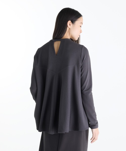 NEW BALANCE(ニューバランス)の「NB GREY フレアロングスリーブトップ(Tシャツ/カットソー・レディース・オフホワイト/チャコールグレー・X-LARGE/LARGE/MEDIUM/SMALL/X-SMALL)」の7枚目の写真