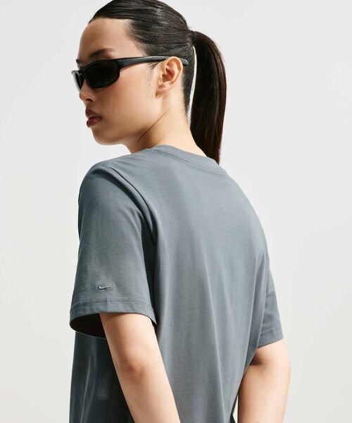 NIKE(ナイキ)の「ナイキ スポーツウェア ウィメンズ Tシャツ / Nike Sportswear Women's T-Shirt IW0866-068 Iron Grey(Tシャツ/カットソー・レディース・グレー系その他・L/XL/S/M/XS)」の7枚目の写真