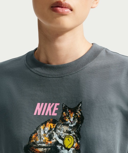 NIKE(ナイキ)の「ナイキ スポーツウェア ウィメンズ Tシャツ / Nike Sportswear Women's T-Shirt IW0866-068 Iron Grey(Tシャツ/カットソー・レディース・グレー系その他・L/XL/S/M/XS)」の2枚目の写真