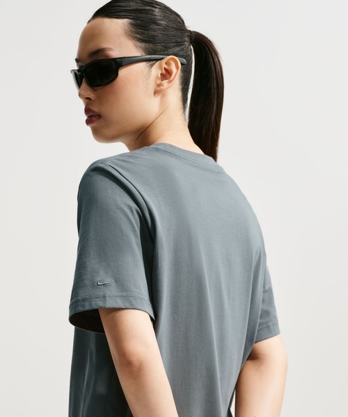 NIKE(ナイキ)の「ナイキ スポーツウェア ウィメンズ Tシャツ / Nike Sportswear Women's T-Shirt IW0866-068 Iron Grey(Tシャツ/カットソー・レディース・グレー系その他・L/XL/S/M/XS)」の3枚目の写真