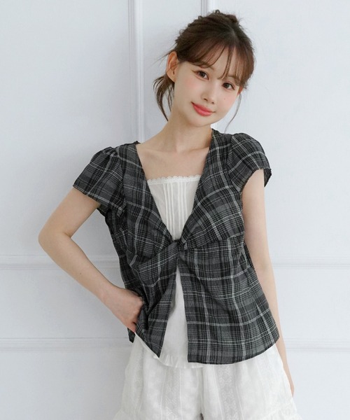 by muni:r(バイ ムニール)の「レースレイヤード風 チェックツイストブラウス/2026 AW COLLECTION(シャツ/ブラウス・レディース・ブラック/ベージュ・FREE)」の1枚目の写真