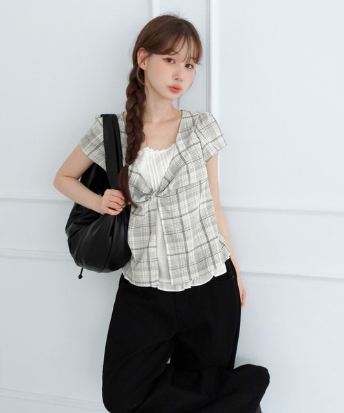 by muni:r(バイ ムニール)の「レースレイヤード風 チェックツイストブラウス/2026 AW COLLECTION(シャツ/ブラウス・レディース・ブラック/ベージュ・FREE)」の3枚目の写真