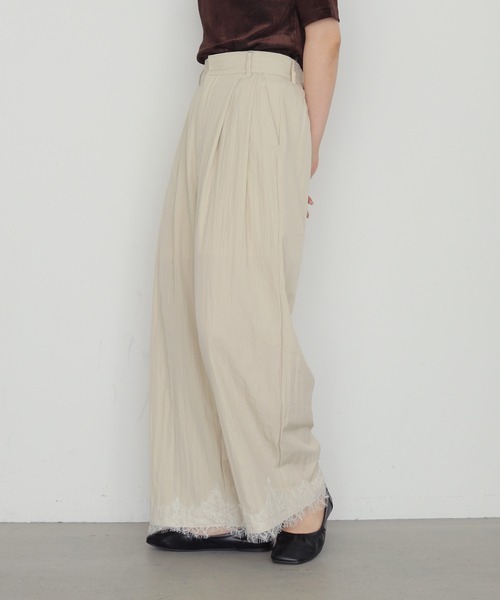 cheriella(シェリエラ)の「【cheriella】リネンライク タックレースパンツ LINEN-LIKE TUCKED LACE PANTS(スラックス・レディース・ブラウン/アイボリー/ブラック・FREE)」の2枚目の写真