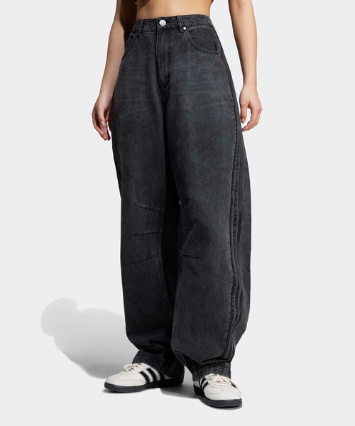 adidas(アディダス)の「Adilenium シーズン 3 バナナフィット ウォッシュドデニムパンツ / アディダスオリジナルス adidas Originals(その他パンツ・レディース・ブラック・24inch/25inch/26inch/27inch/28inch/29inch/30inch/31inch/32inch/33inch/34inch)」の1枚目の写真