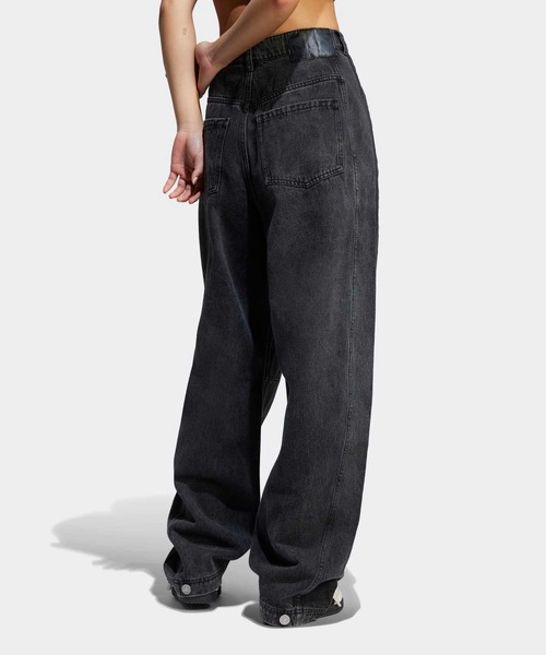 adidas(アディダス)の「Adilenium シーズン 3 バナナフィット ウォッシュドデニムパンツ / アディダスオリジナルス adidas Originals(その他パンツ・レディース・ブラック・24inch/25inch/26inch/27inch/28inch/29inch/30inch/31inch/32inch/33inch/34inch)」の2枚目の写真