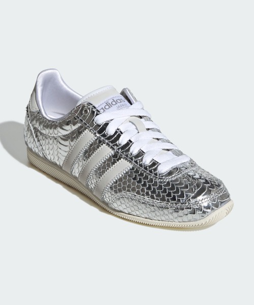 adidas(アディダス)の「ジャパン / JAPAN / アディダスオリジナルス adidas Originals(スニーカー・レディース・シルバー・22.0cm/22.5cm/23.0cm/23.5cm/24.0cm/24.5cm/25.0cm/25.5cm/26.0cm/26.5cm/27.0cm/27.5cm/28.0cm/28.5cm)」の2枚目の写真