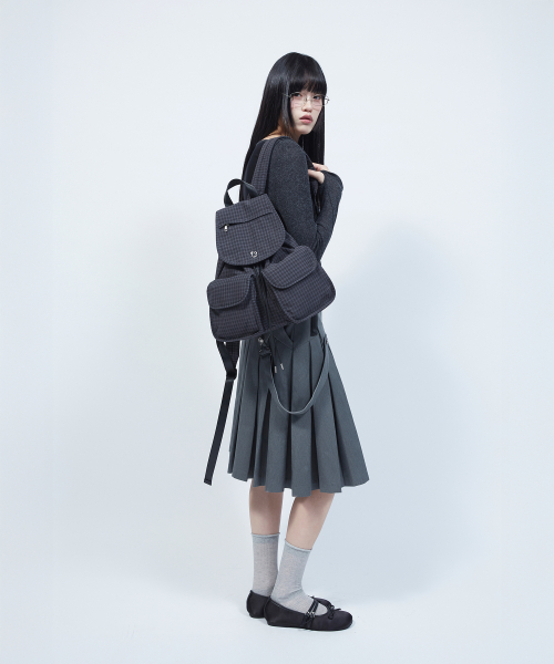 LMR(エルエムアール)の「フローラルロゴライト2ポケットバックパックチャコール(バックパック/リュック・レディース・チャコール・FREE)」の11枚目の写真