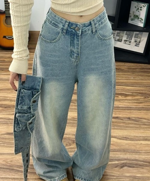 AVYL(アヴィル)の「ウエスト変形クロスデザイン ワイドデニムパンツ(デニムパンツ・レディース・ブルー・M/L/S)」の6枚目の写真