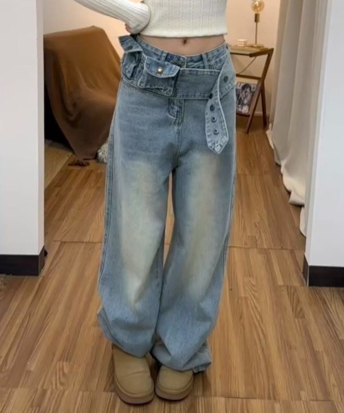 AVYL(アヴィル)の「ウエスト変形クロスデザイン ワイドデニムパンツ(デニムパンツ・レディース・ブルー・M/L/S)」の9枚目の写真